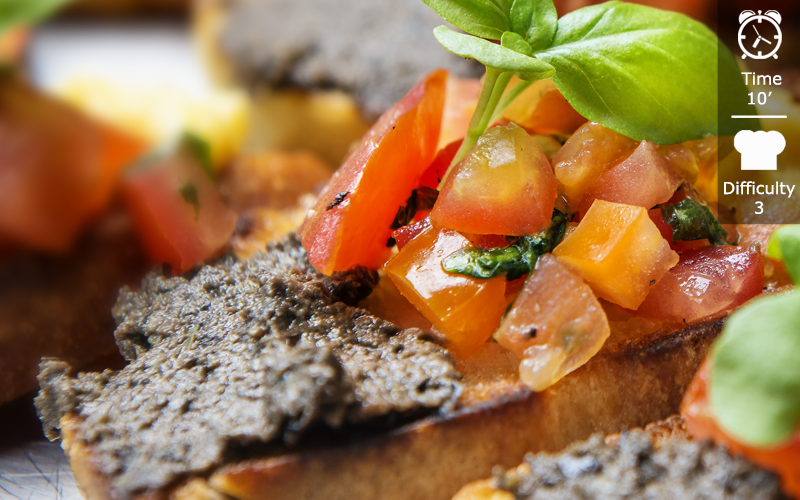 Bruschetta with olive paste en